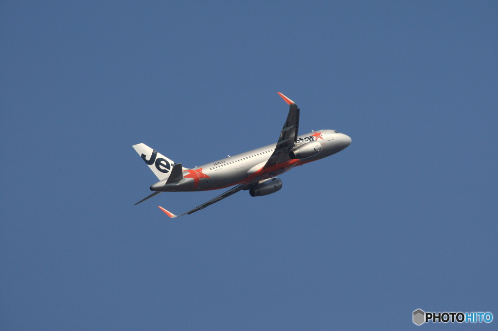 飛び立ち　Jetstar A320-232 JA15JJ