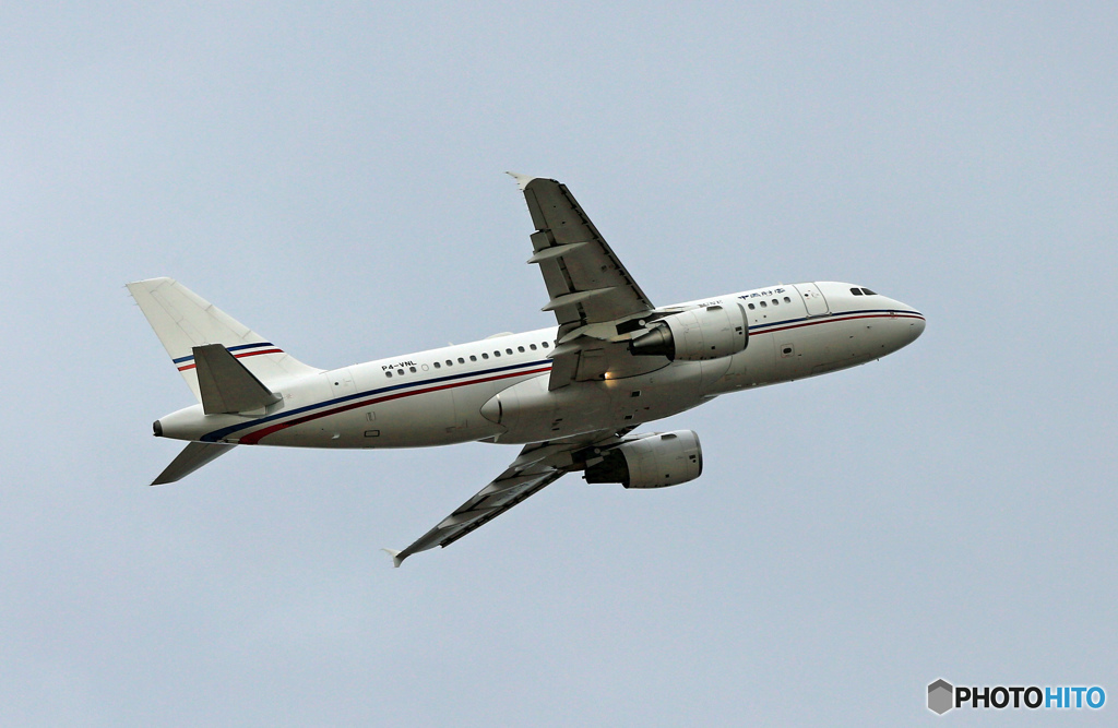 グローバルジェットA319-115 P4-VNL 離陸 