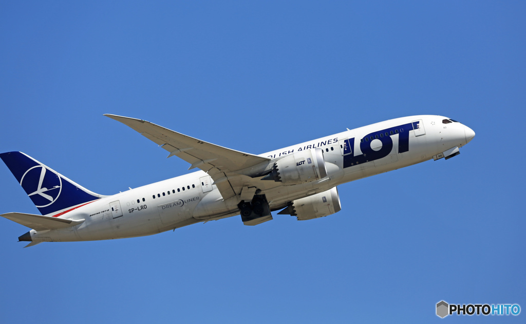 出発 LOT 787-8 SP-LRD