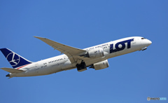 出発 LOT 787-8 SP-LRD