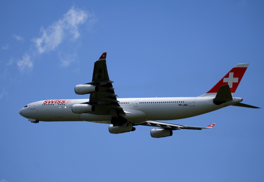 SWISS A340-313 出発　