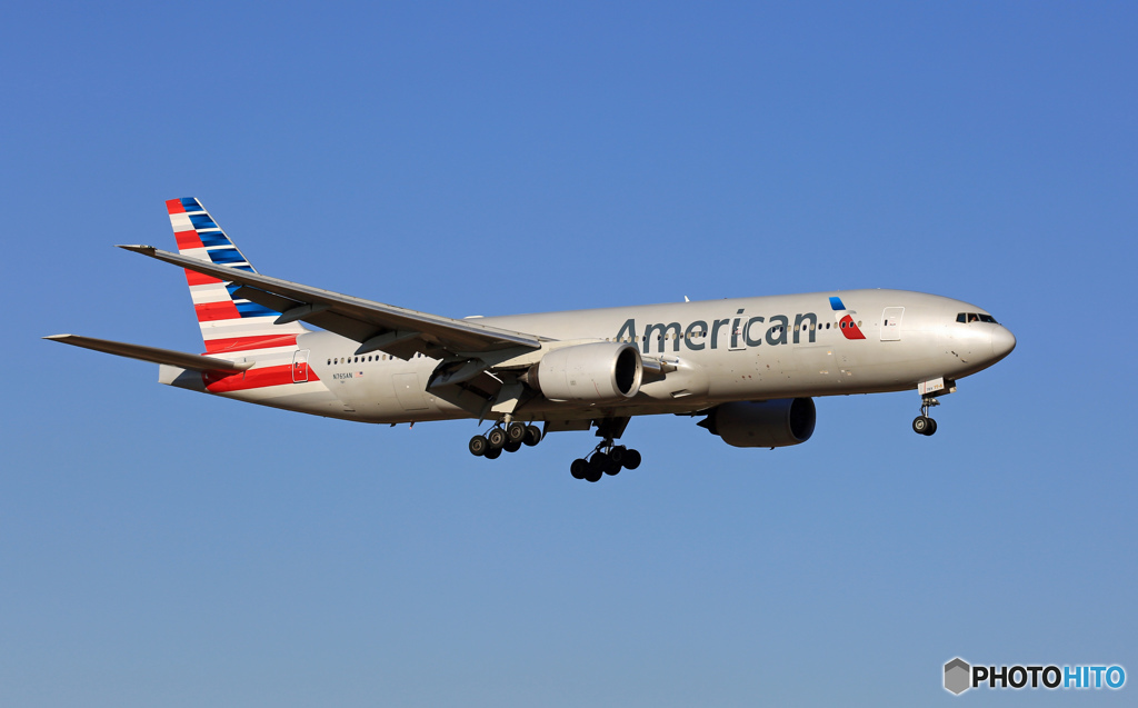 American 777-223 N765AN 到着 