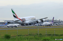 「☁」 Emirates  W A380 特別塗装ACミラン 着陸