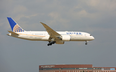 「スカイ」 UNITED 787-8 N20904 着地前 「スカイ」 UNITED 787-8 N20904 着地前