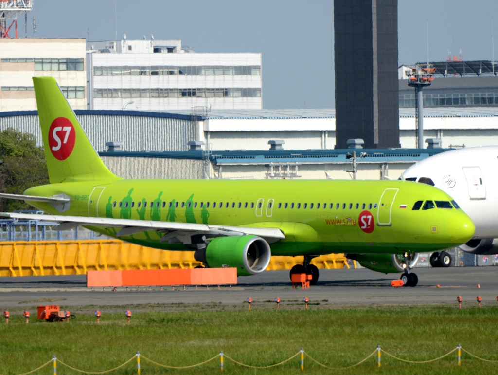 S7航空 A320-214 出発　