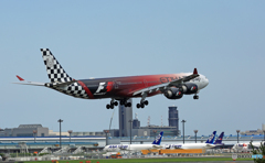 到着 Etihad A340-642 A6-EHJ