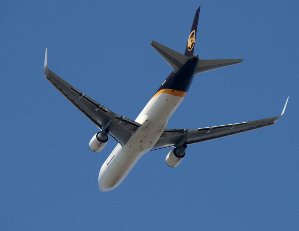 離陸 UPS 767-34AF