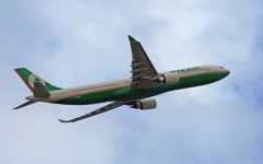 飛び立ち　EVA A330-302 B-16336