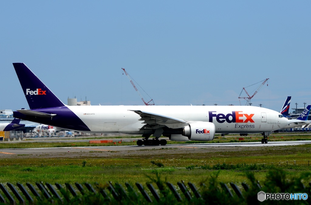 飛び立ち　FedEx 777-FS2
