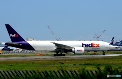 飛び立ち　FedEx 777-FS2