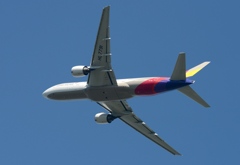 離陸（379）Asiana 777-200 
