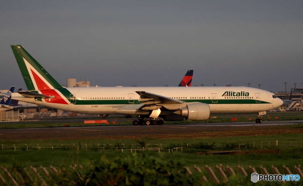 Alitalia 777-243 出発　