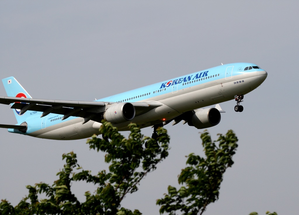 KOREAN A330-300 到着　