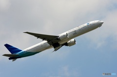 飛行　Garuda 777-3U3