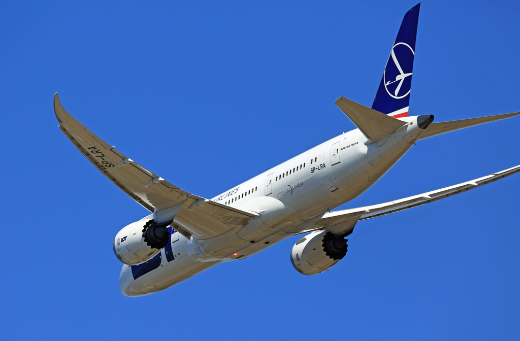 LOT 787-8 SP-LRA 離陸 