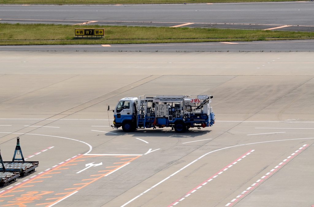 空港風景（1）JET A-1　燃料車　