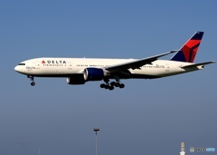 DELTA 777-232 到着　