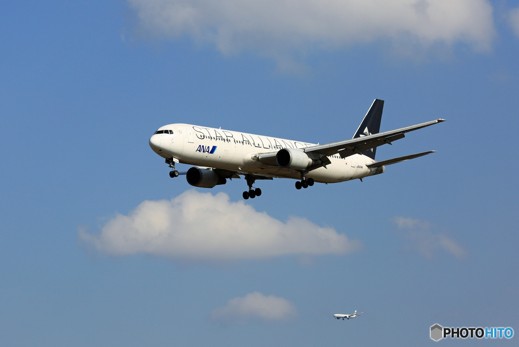 [青い空] ANA STAR 767-381 JA614A 到着