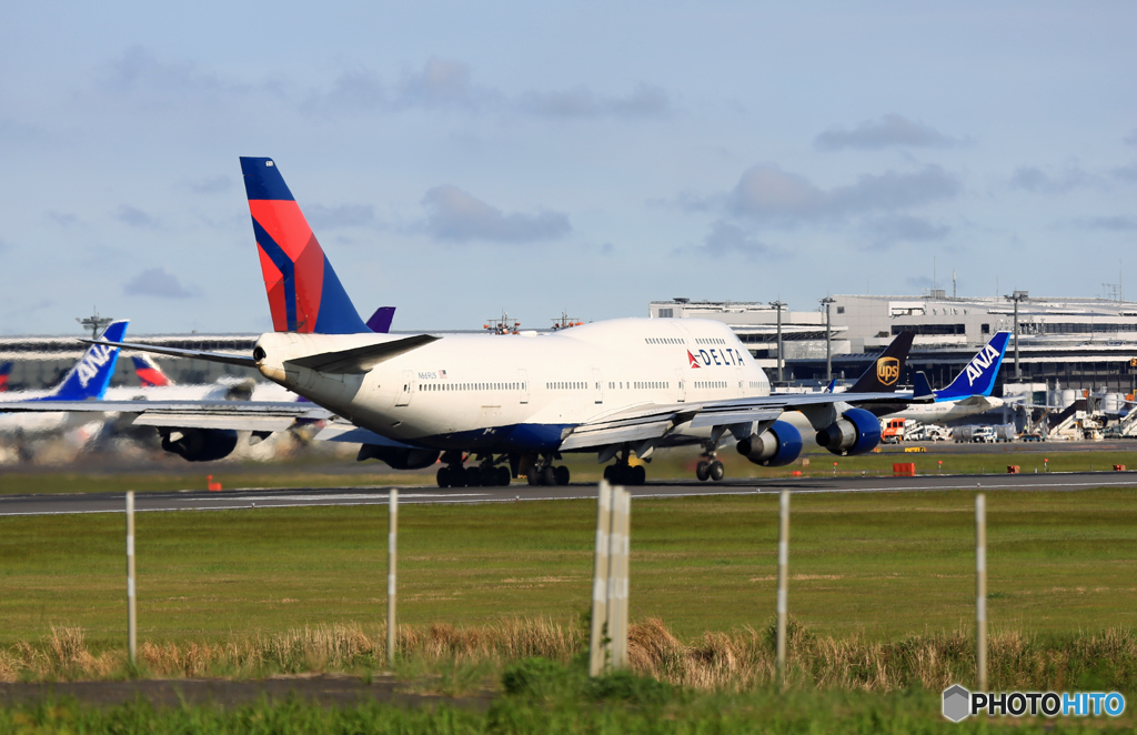 「スカイ」 DELTA 747-400 N669US 出発