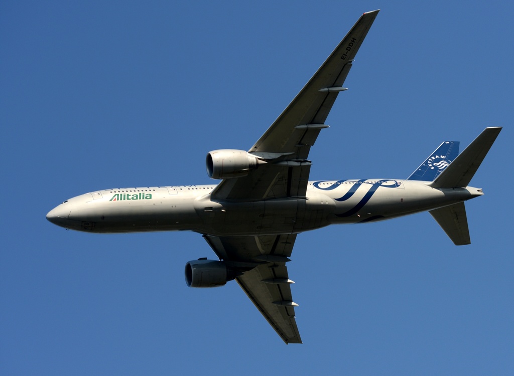 離陸（453）Alitalia 777-243