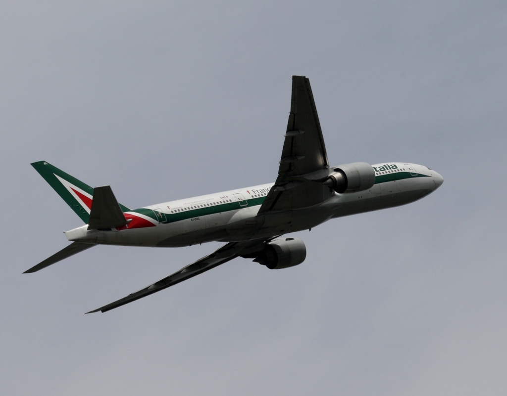 Alitalia 777-243 出発　