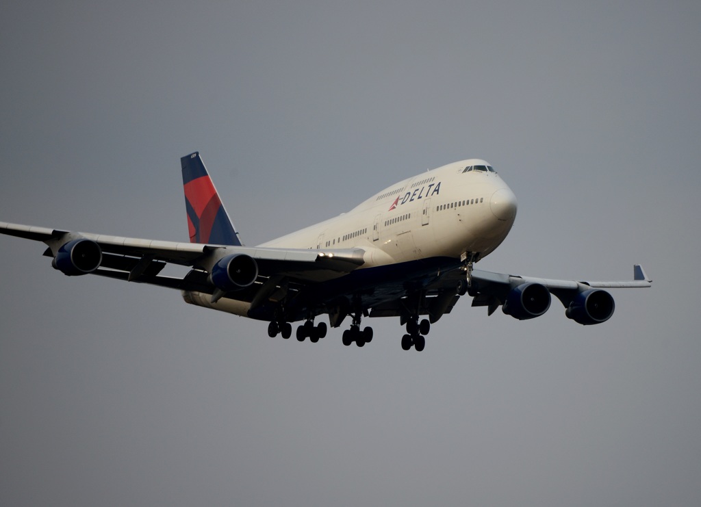 着陸 DELTA 747-400 