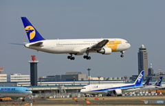 「青い空」が一番 MONGOLIAN 737-300 EI-FGN 「青い空」が一番 MONGOLIAN 737-300 EI-FGN