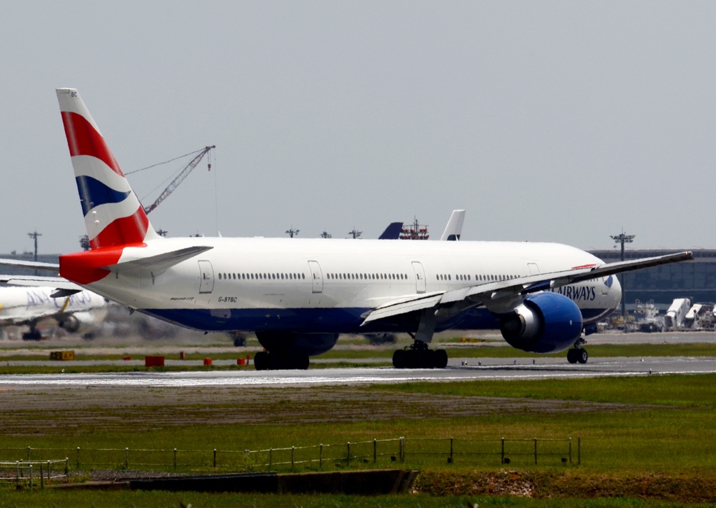 BRITISH 777-36N 出発