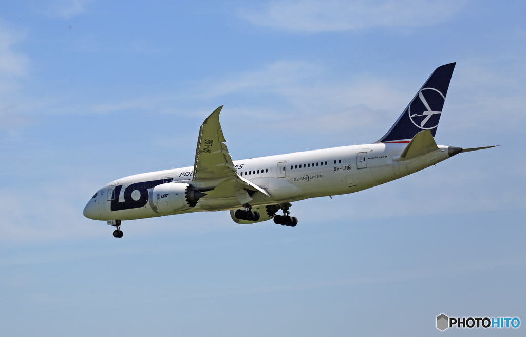 到着 LOT 787-8 SP-LRB