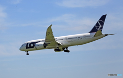 到着 LOT 787-8 SP-LRB