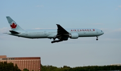 着陸（90）Air Canada 777-333ER 
