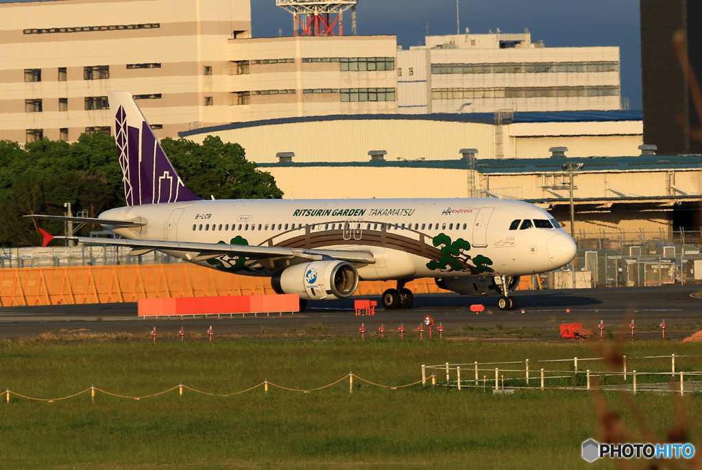 「青色」HKExpress 高松うどんA320-232 B-LCB