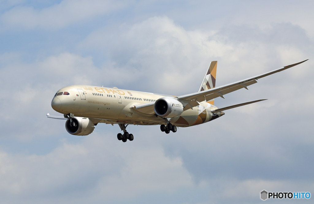 「☁雲」 Etihad 787-9 A6-BLC 着陸