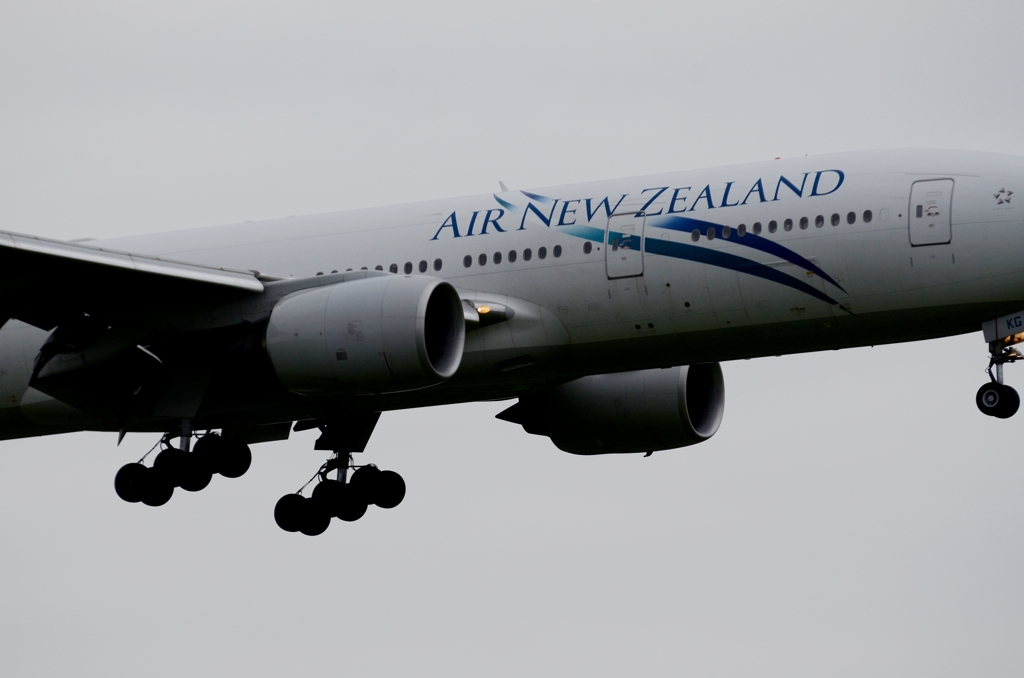 着陸（40）Air NEWZELAND 777-200ER 