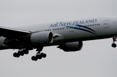 着陸（40）Air NEWZELAND 777-200ER 