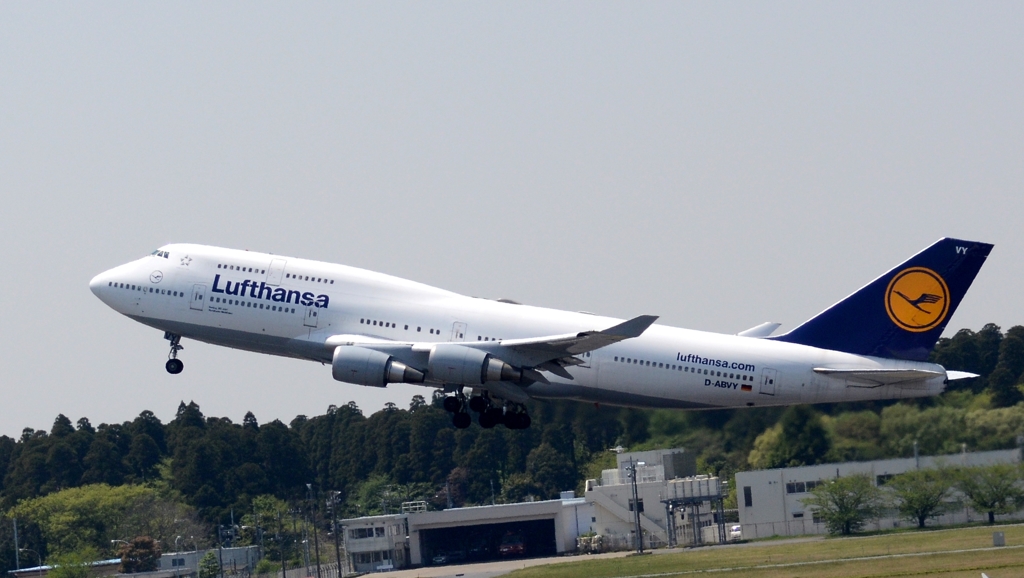 飛び立ち（86） Lufthansa 747-400　