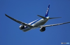 出発　ANA 777-300