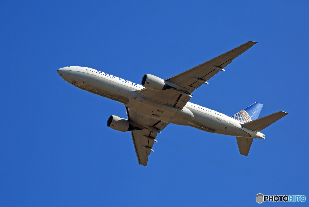 「青空」 UNITED 777-222 N781UA離陸