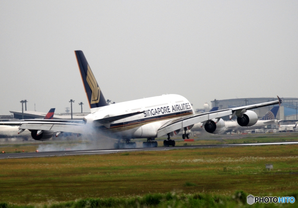 着陸　Singapore A380-841