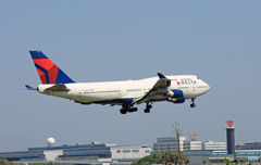 「青色が好き」  Delta 747-400 N668US Landing