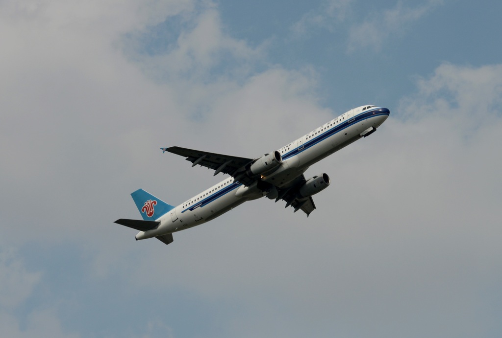 離陸（280）中国南方 A321　