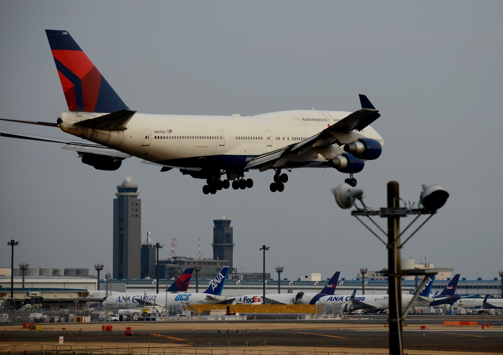 着陸 DELTA 747-400