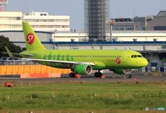 出発　S7 A320-214 VP-BOG 