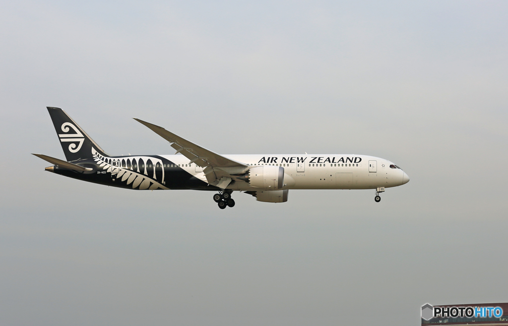 [青い空] AIR NZ' 787-9 ZK-NZD 着陸