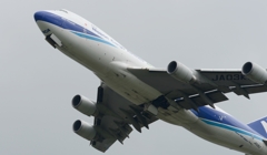 離陸（182）NCA 747-400F 