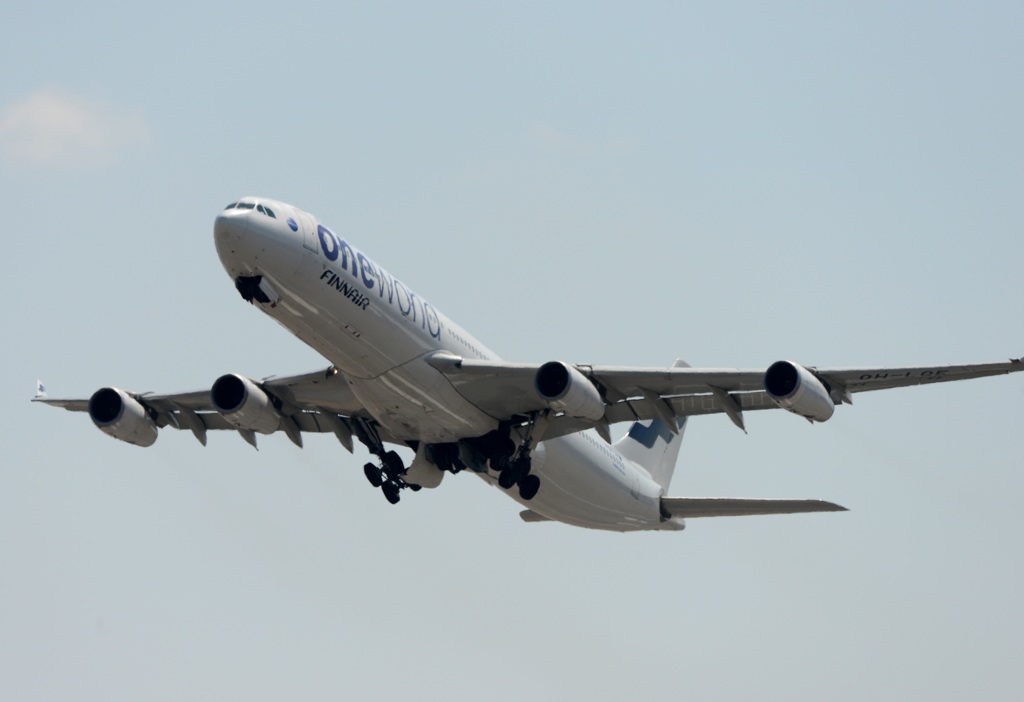 FINNAIR A340-300 離陸