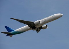 Garuda 777-3U3 飛び立ち