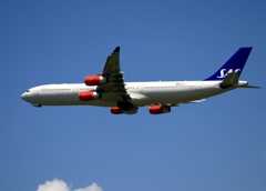SAS A340-300 出発　
