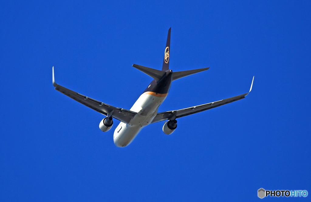 [青い空]　U P S 7 6 7 出発 