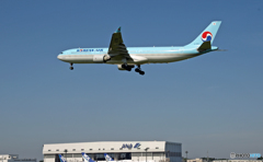 KOREAN A330-323 HL7585 着地前 